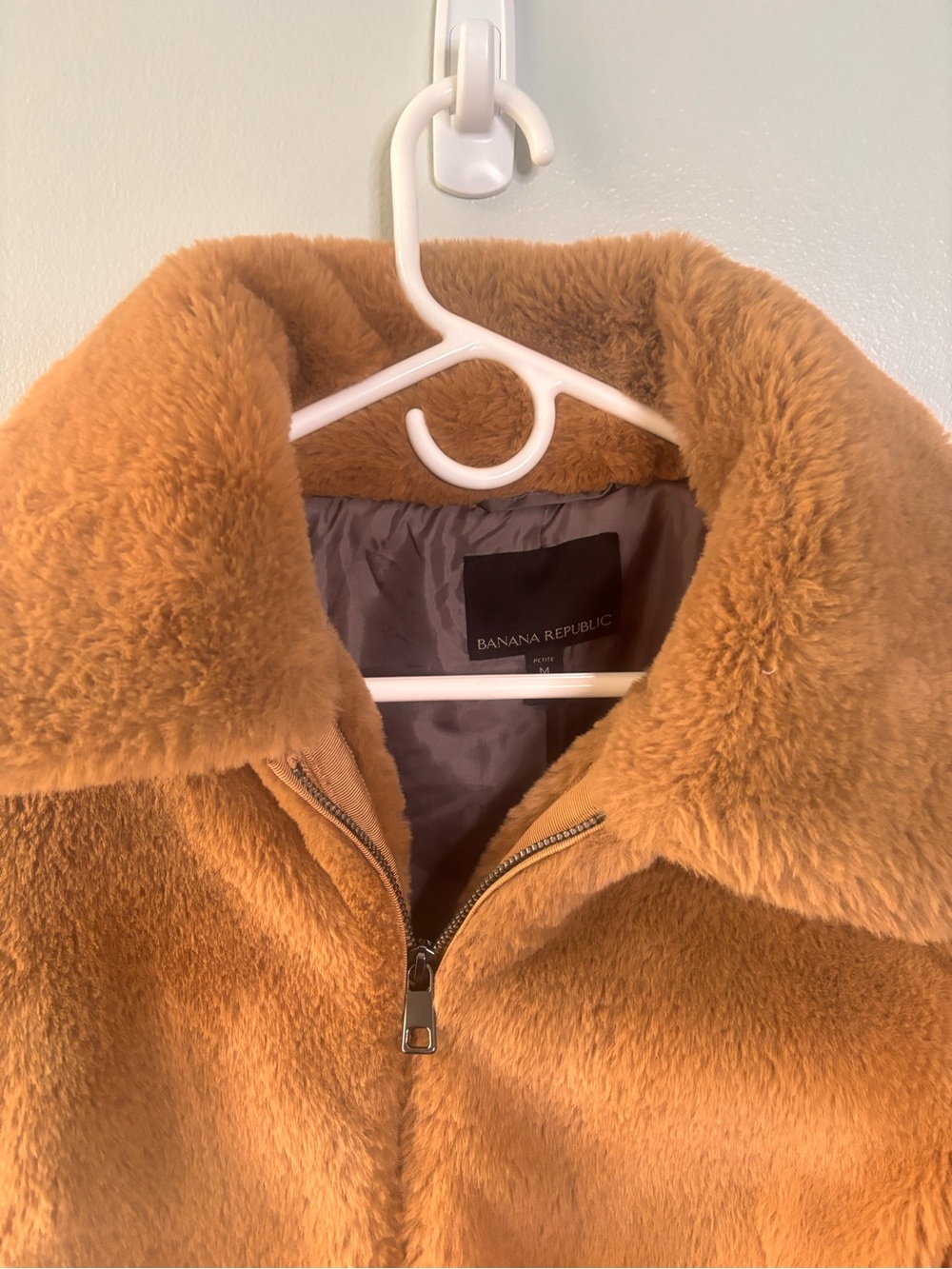 Banana Republic Faux Fur Bomber Jacket Camel SZ Medium petite - Picture 3 of 12